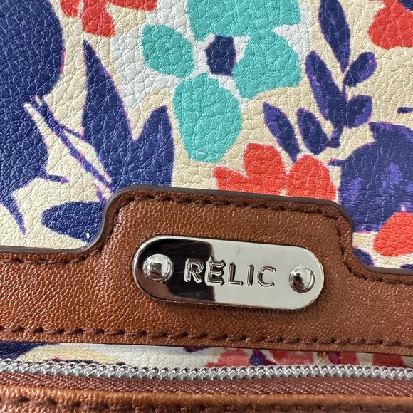 Relic Floral Crossbody Bag with Brown Accents Adjustable Straps - Picture 5 of 12